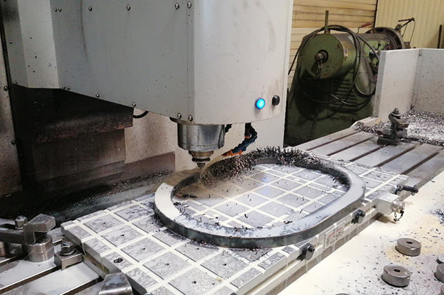 Milling a workpiece clamped on a Magnaslot electropermanent chuck